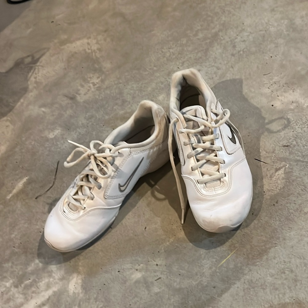 Size 6 1/2 Nike white gym shoes